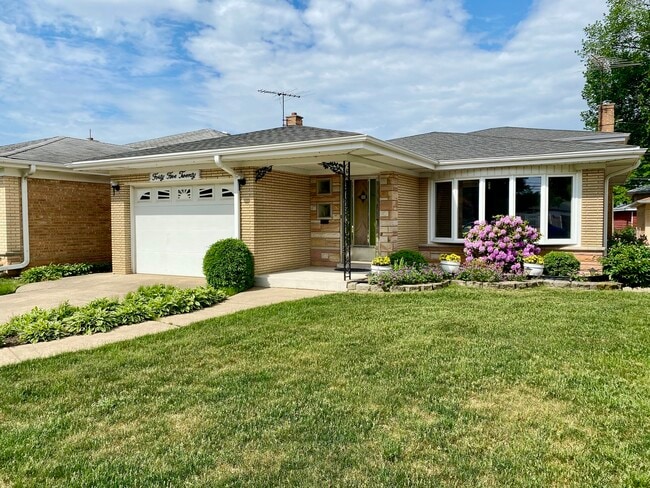 Primary Photo - 4520 Thatcher Ave
