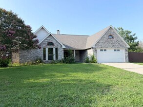 Building Photo - 3308 Meadowview Dr