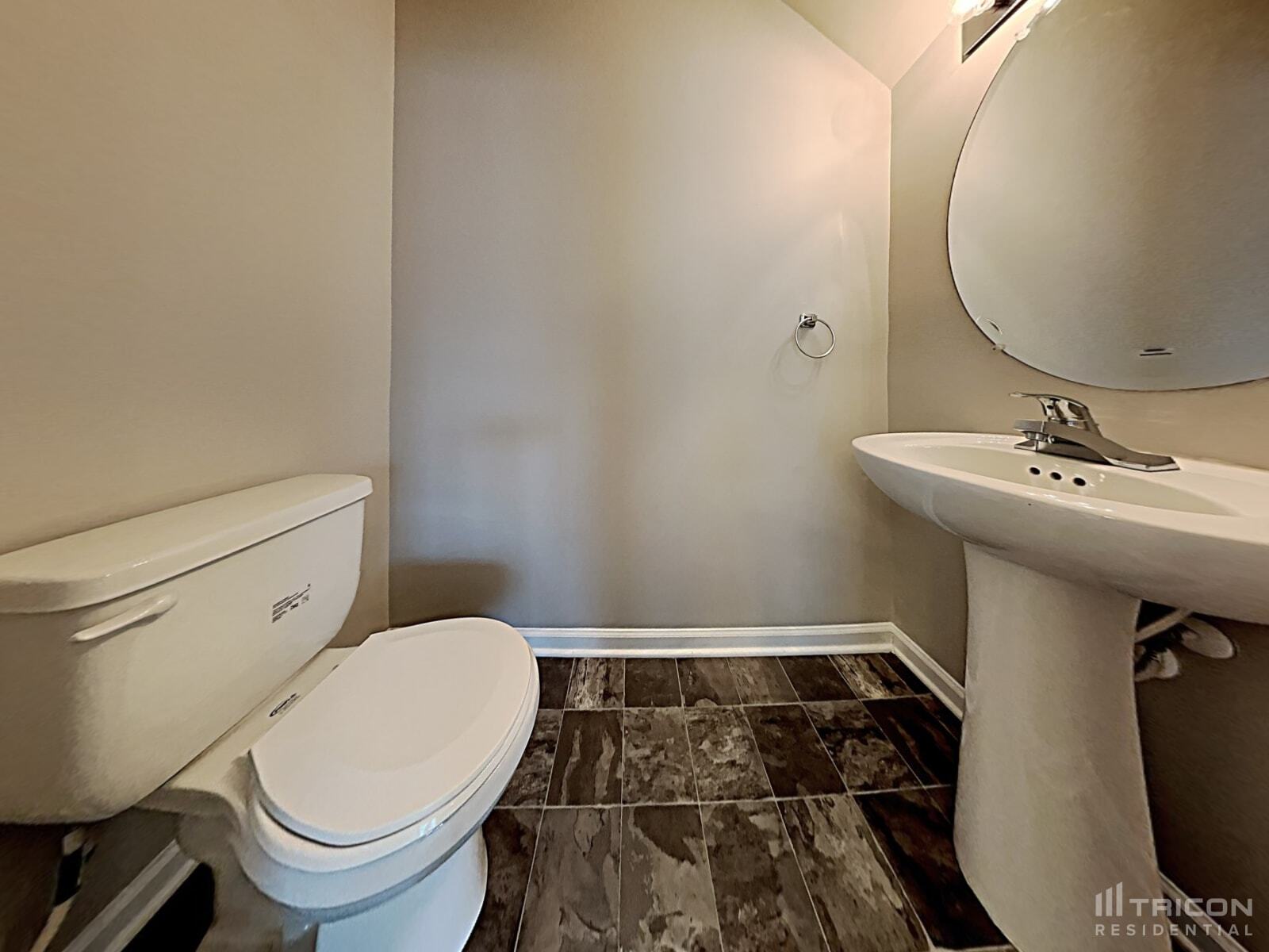 Building Photo - 117 Vermillian Dr