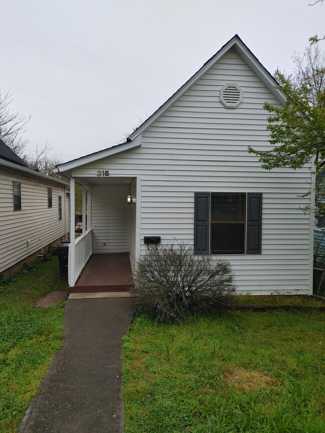Building Photo - 316 E Emerald Ave