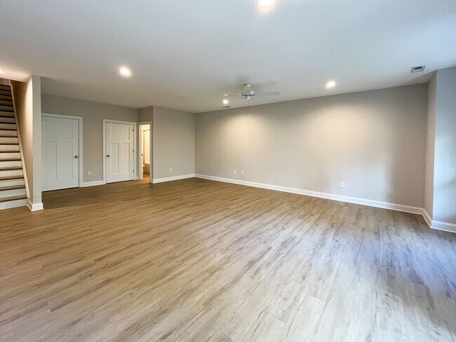 Building Photo - 1529 Birnam Dr