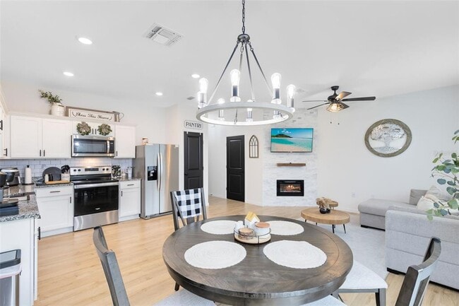 Building Photo - 528 Madison Dr