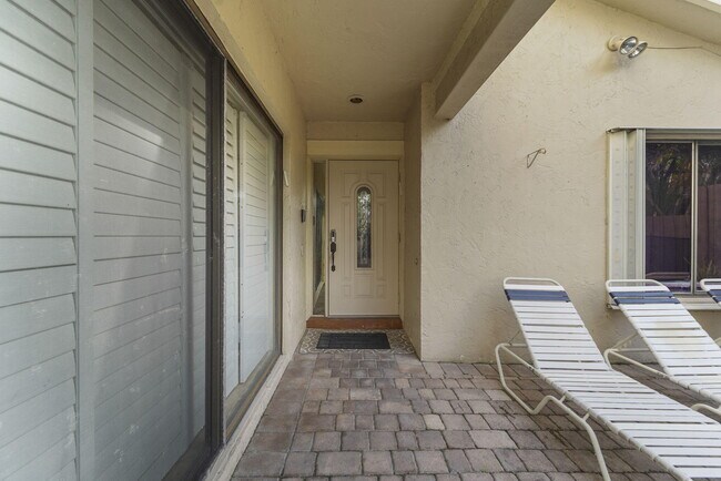 Building Photo - 7621 Sierra Terrace W