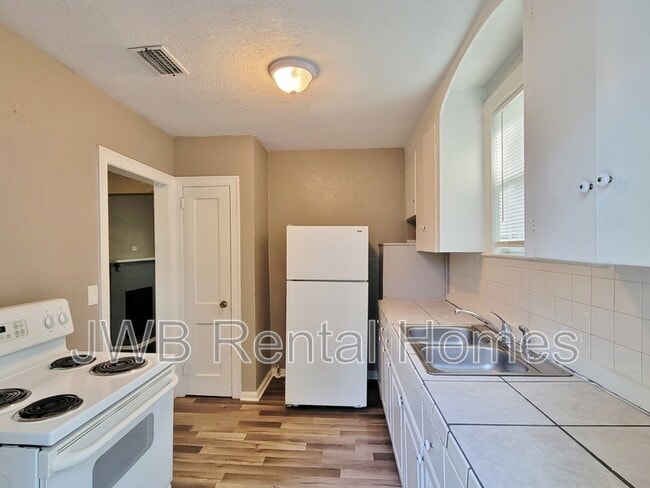 Building Photo - 5126 Astral St