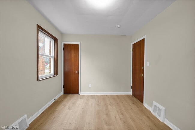 Building Photo - 478 E 222nd St