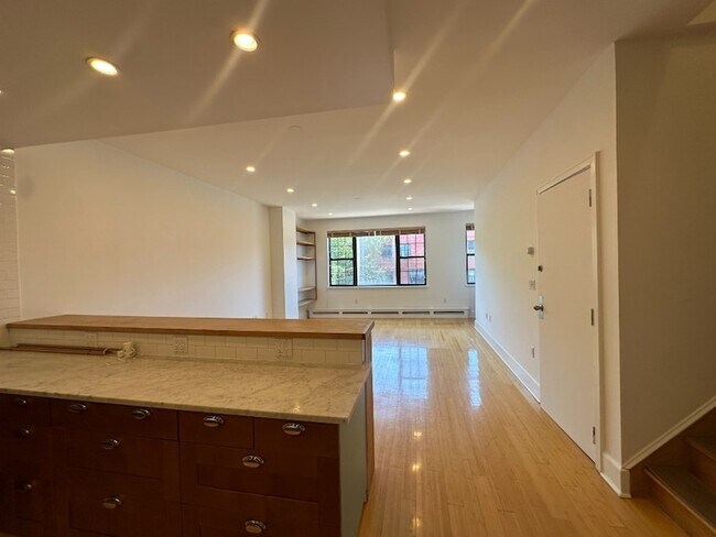 Building Photo - 82 Visitation Pl