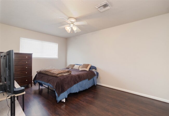 Building Photo - 1404 Walnut Bend Ln