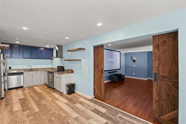 Building Photo - 12857 Waterside Dr