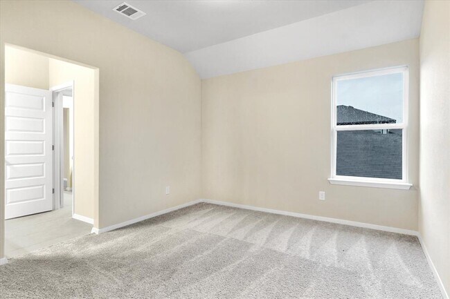 Building Photo - 135 Lyndon Dr