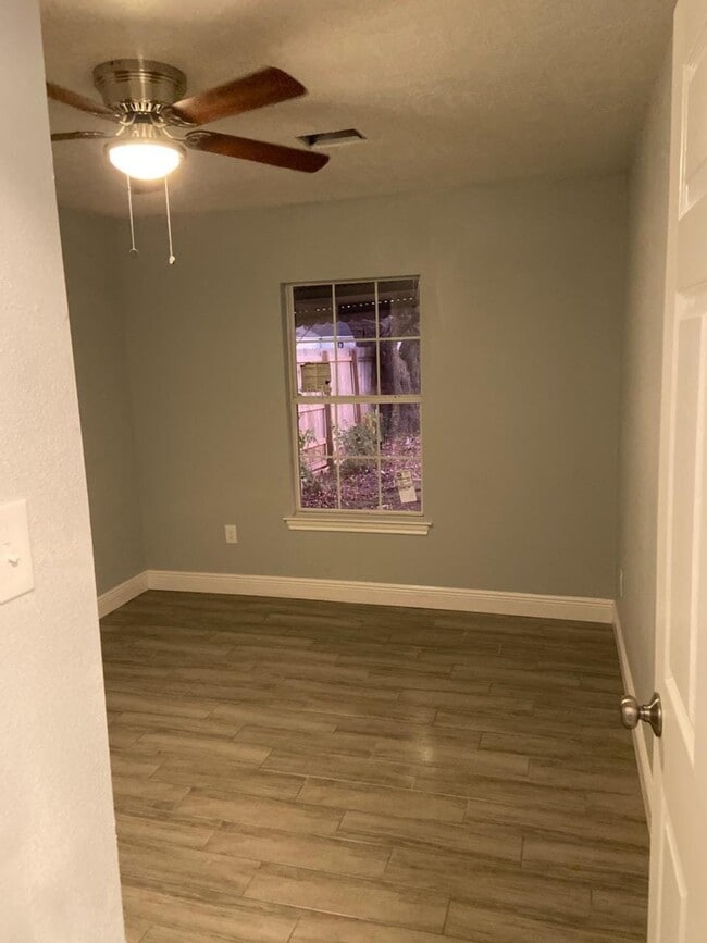 Building Photo - 3031 Groton Dr