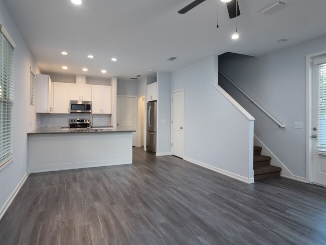 Building Photo - Porter's Parkside - 4 Bedroom, 4 Bathroom ...