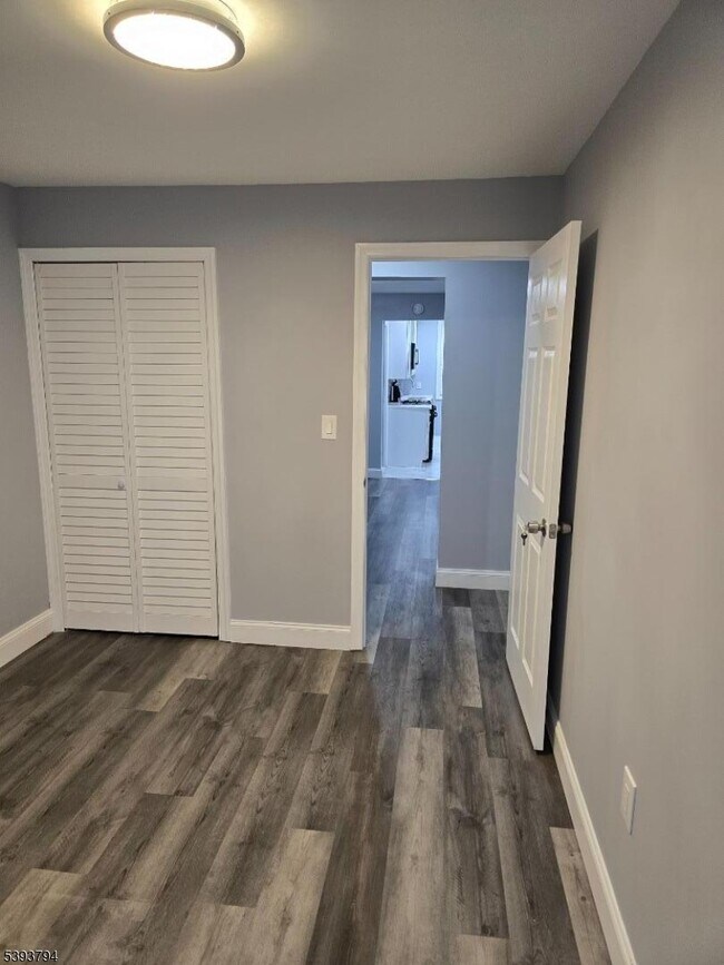 Building Photo - 140 Wakeman Ave