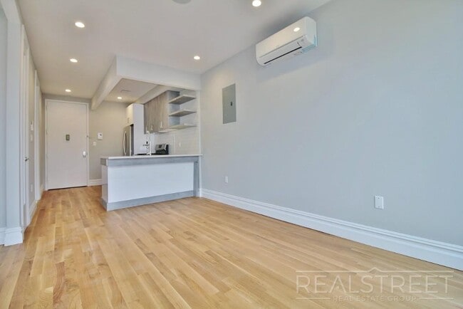 Building Photo - Stunning New 1 Bed in Prime Bed Stuy New B...