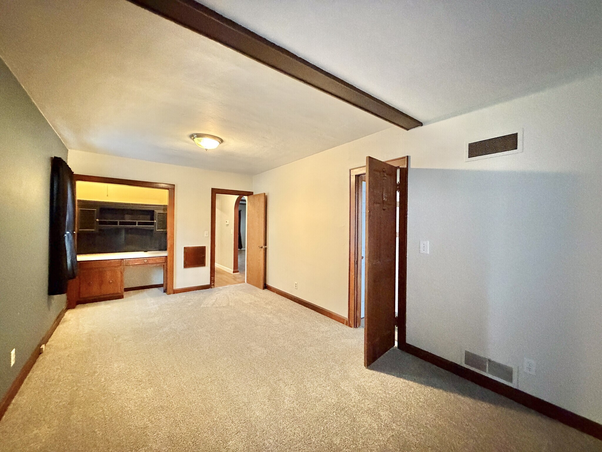 Building Photo - 607 N Palm St