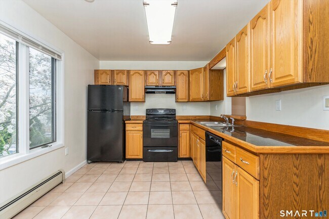 Building Photo - 81 Pemberwick Rd