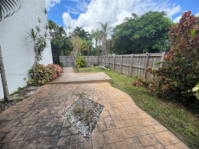 Building Photo - 6630 SW 112th Pl