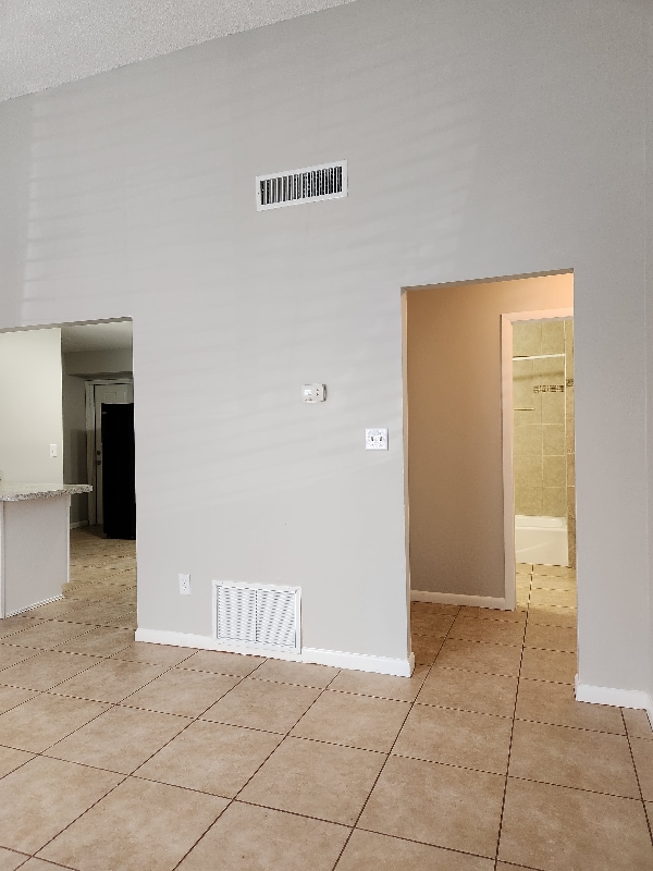 Building Photo - 1206 E 11th Ave