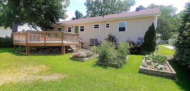 Building Photo - 3 BR, 2 Bath Home Available in Homewood