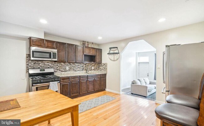 Building Photo - 1203 S 16th St