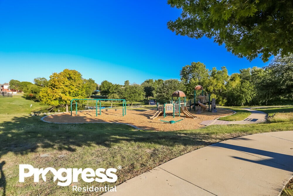 Building Photo - 10241 Maria Dr