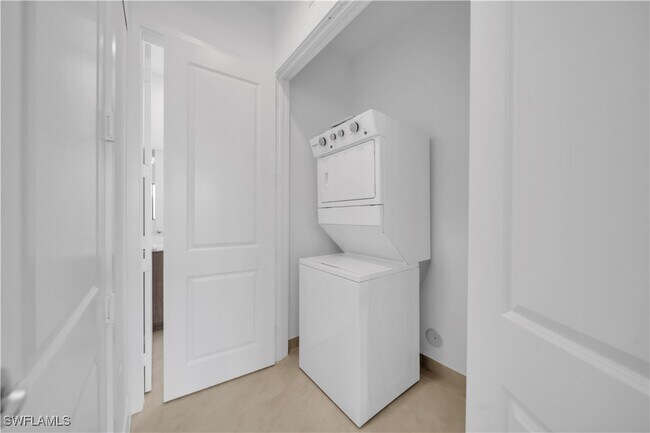 Building Photo - 5840 Agostino Way
