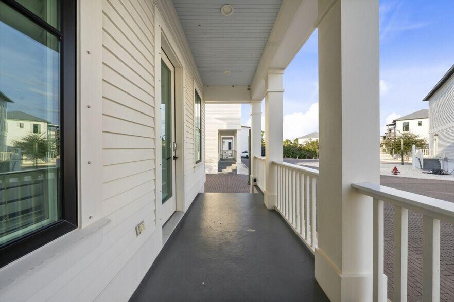 Building Photo - 7 W Gate