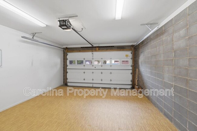 Building Photo - 919 Westbrook Dr