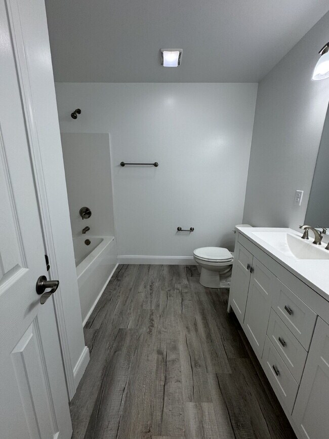 Building Photo - "Charming 3-Bedroom Retreat in Mars Hill: Cozy Comfort with 2 Full Baths!"