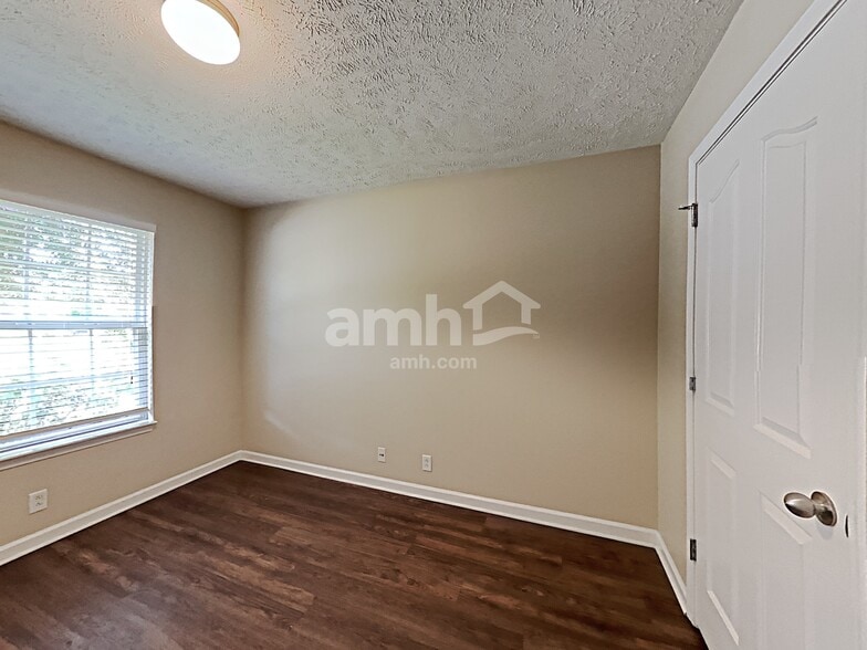 Building Photo - 1331 Mac Duff Dr
