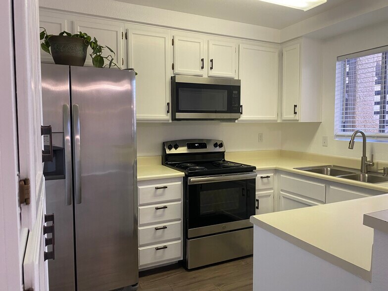 Building Photo - 2160 Highpointe Dr
