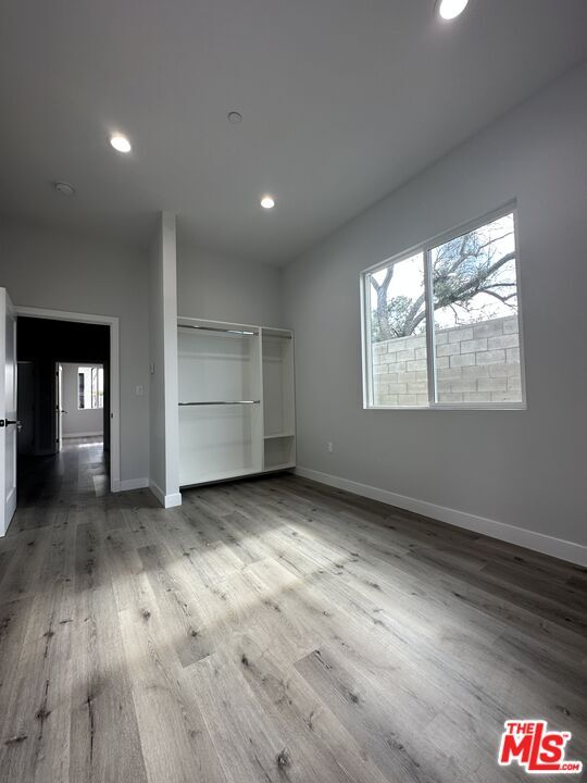 Building Photo - 6829 Bellaire Ave