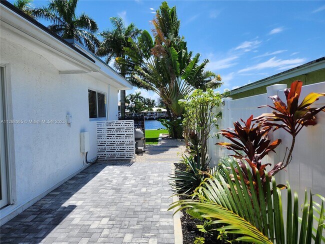 Building Photo - 2742 SE 11th St