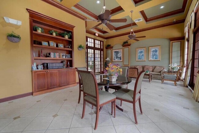 Building Photo - 1100 Crestwood Ct S