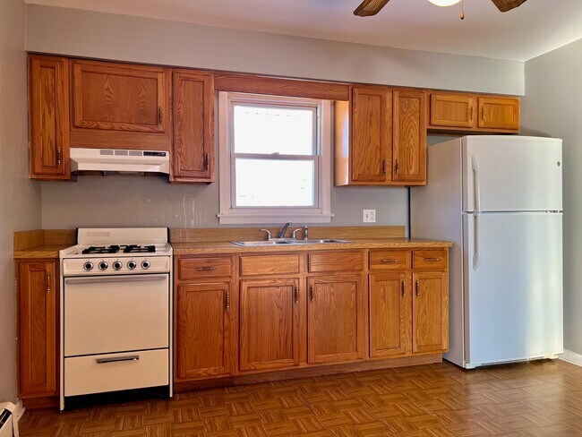 Building Photo - 637 Pasadena Ave