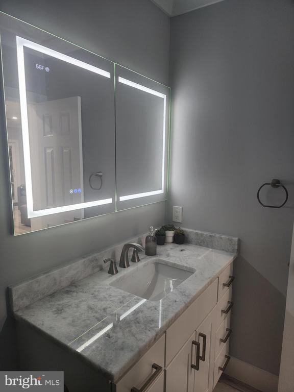 Building Photo - 255 S Pickett St