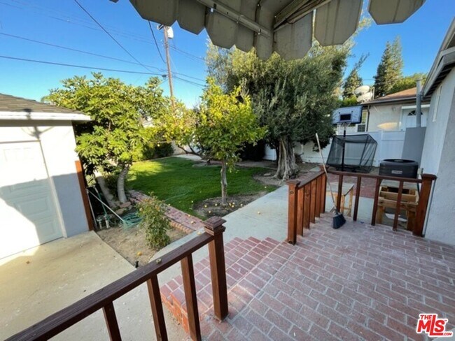 Building Photo - 5346 Rhea Ave