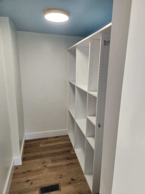 Building Photo - 231 N John St