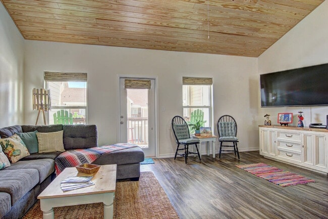 Building Photo - 1813 Eleventh Street-SI ID1023289P