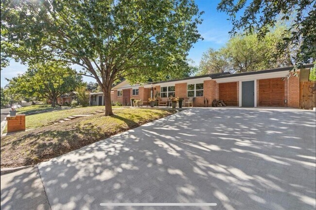 Building Photo - 2316 Hermanson- Heart of Waco Gem