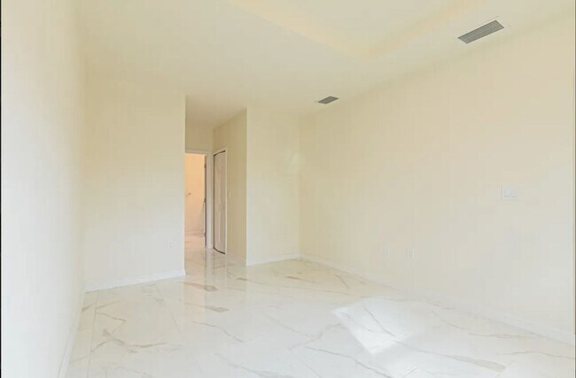 Building Photo - Great Location in Lake Placid-Large Three ...