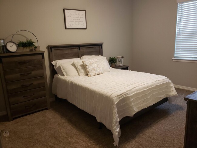 Building Photo - 7000 Canter Ct