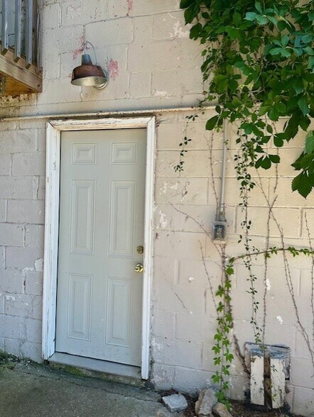 Building Photo - 509 E Stevens St