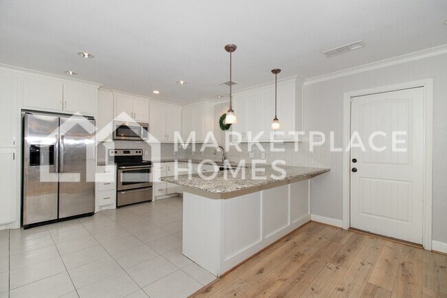 Building Photo - 2801 Fairbrook St