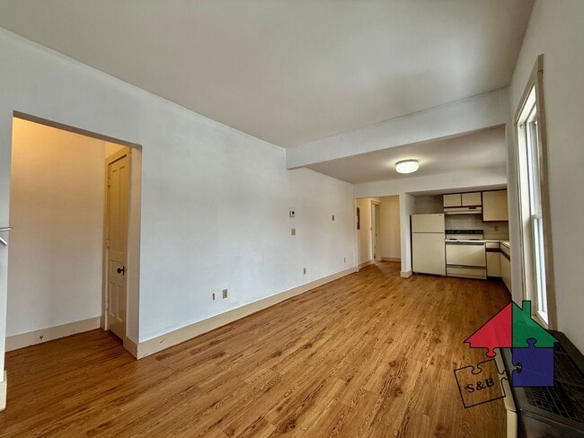 Building Photo - 19 Meadow St