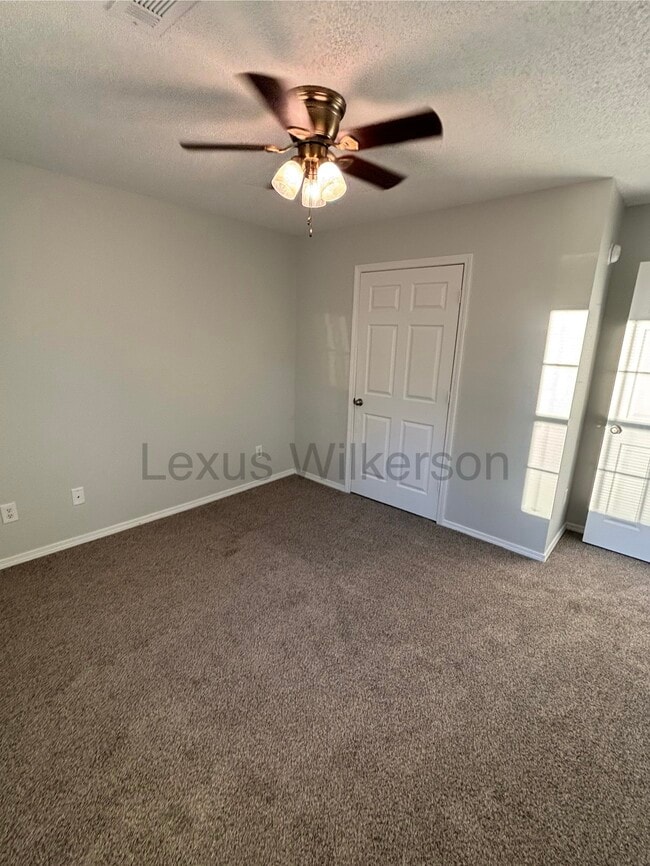 Building Photo - 3505 SW Victoria Pl