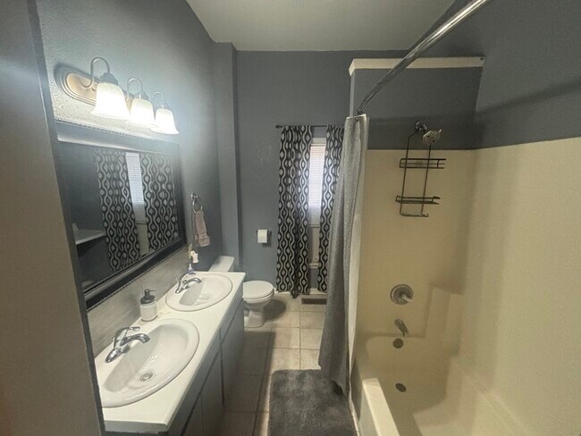 Building Photo - 1115 N Carlos Ave