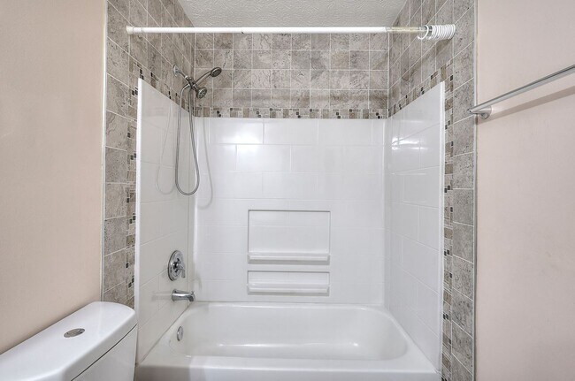 Building Photo - 665 Walnut Creek Dr NW