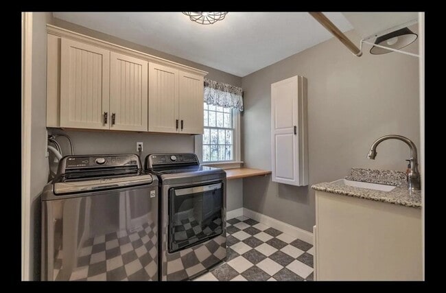 Building Photo - 7 Washburn St