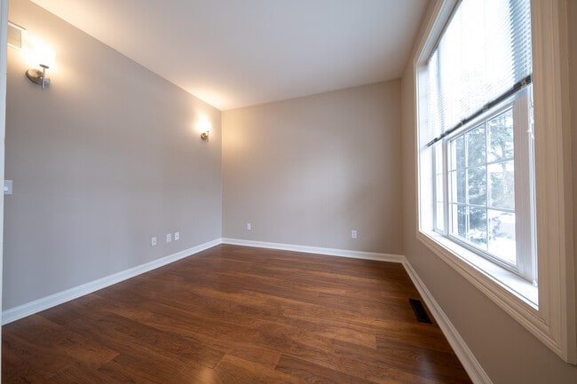 Building Photo - 3290 N Shore Dr