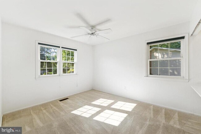 Building Photo - 1730 Pine Valley Dr